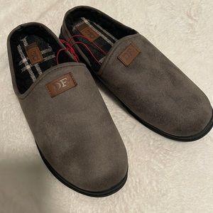 Gray Dearfoam mens slippers